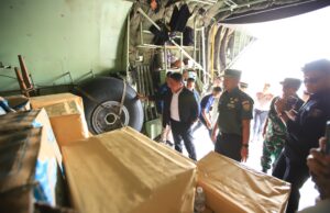 Pemprov Sumsel Kembali Salurkan Bantuan 15 Ton Logistik untuk Korban Bencana Sumbar lewat Jalur Udara