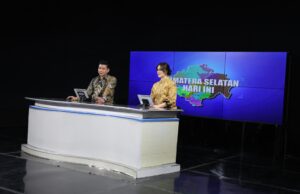 Istri Wawako Palembang Unjuk Kemampuan Jadi Penyiar Berita di TVRI Sumsel