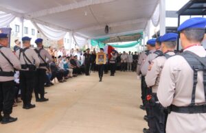 Polda Sumsel gelar Upacara Kedinasan Pelepasan Jenazah dan Pemakaman Almarhum AKBP (P) Jafrial ,SH,MH di Palembang