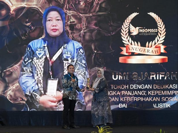 Pemred Sudut Pandang Umi Sjarifah Raih Anugerah INDOPOSCO 2026