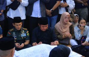 Herman Deru Lepas Jenazah Alex Noerdin Secara Kedinasan, Sumsel Berduka