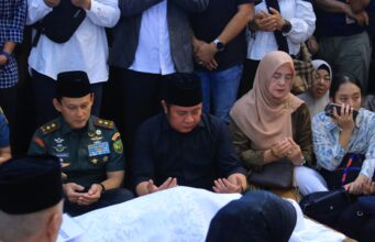Herman Deru Lepas Jenazah Alex Noerdin Secara Kedinasan, Sumsel Berduka