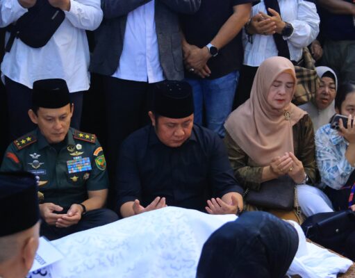 Herman Deru Lepas Jenazah Alex Noerdin Secara Kedinasan, Sumsel Berduka