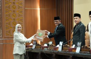 Sekda Sumsel Hadiri Paripurna DPRD, Simak Pandangan Umum 8 Fraksi Terkait Raperda Sumsel Energi Gemilang