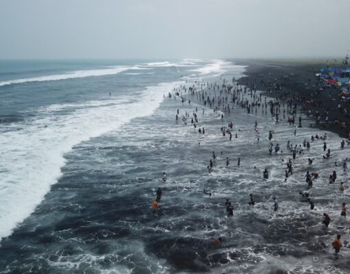 Bupati Lumajang: Kebersihan Pantai Kunci Keberlanjutan Wisata
