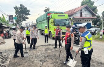 400 Personel Polri Turun ke Jalan di Sumsel, Lubang Jalan Ditambal Serentak Jelang Mudik Lebaran