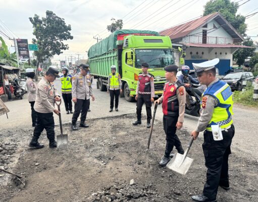 400 Personel Polri Turun ke Jalan di Sumsel, Lubang Jalan Ditambal Serentak Jelang Mudik Lebaran