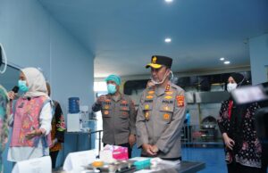 Kapolri Tinjau Layanan Gizi Polri di Palembang, Relawan Dapat Apresiasi