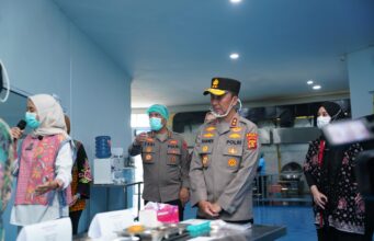 Kapolri Tinjau Layanan Gizi Polri di Palembang, Relawan Dapat Apresiasi
