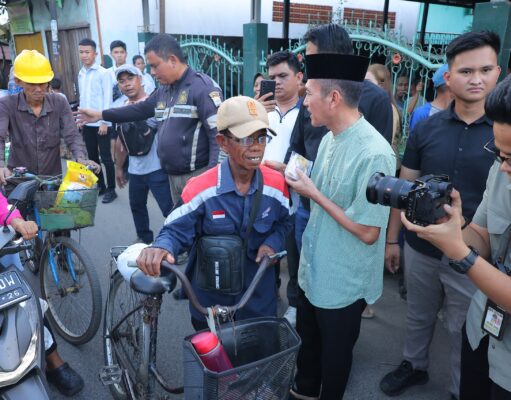 Wali Kota Ratu Dewa Bagikan Takjil Bersama Lazisnu PWNU Sumsel, Warga Antusias