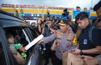 Tinjau Kalikangkung, Kapolri Pastikan Pelayanan hingga Rekayasa Lalin Optimal Hadapi Mudik