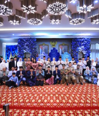 Gubernur Herman Deru Tekankan Efisiensi Hadapi Gejolak Ekonomi Global Saat Open House Lebaran