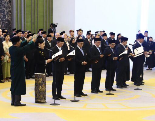 Tujuh Anggota Dewan Komisioner OJK Ucapkan Sumpah Jabatan