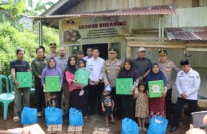 Bupati ASA Dampingi Kapolda Bengkulu Kegiatan Bedah Rumah dan Pengecekan Pos Terpadu