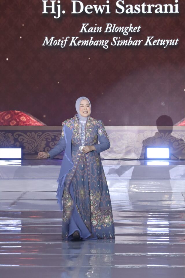 Warisan Budaya, Ketua PKK Palembang Pragakan Busana Songket Khas Bumi Sriwijaya.