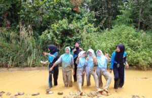 Akses Jalan Desa Sadu Kecamatan BTS Ulu Kabupaten Musi Rawas “Berlumpur”