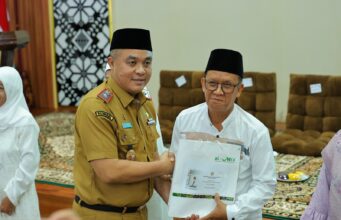 Sekda Palembang Pimpin Pelepasan Jemaah Haji PGRI, Doakan Jadi Haji Mabrur