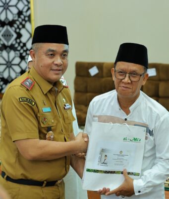 Sekda Palembang Pimpin Pelepasan Jemaah Haji PGRI, Doakan Jadi Haji Mabrur