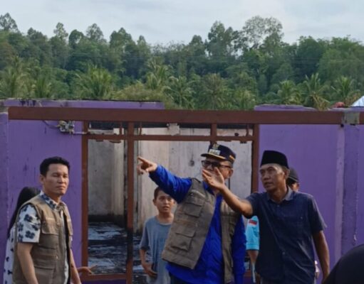 Bupati Joncik Sambangi Korban Kebakaran Desa Lingge: “Bapak dan Ibu Tidak Sendirian
