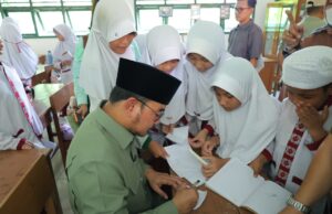 Bernostalgia di SMP Kartika II-1, Wawako Palembang Prima Salam: “Jangan Pernah Lupakan Sejarah Kita”