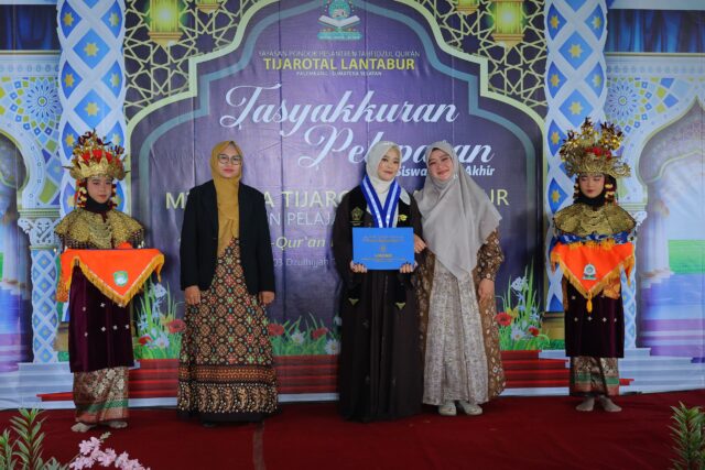 72 Siswa siswi MTS dan Tijarotal Lantabur Cahaya Qur’ani Menembus Peradaban