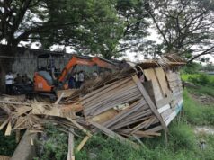 Dibongkar dibangun lagi, Empat Pondok di DAS Udang Jakabaring digaruk alat berat