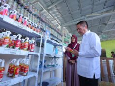 Wujudkan 1 Kelurahan 1 Bank Sampah, Walikota Palembang Ratu Dewa Serahkan Bantuan Sarpras ke 25 Bank Sampah Aktif