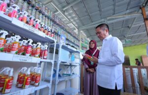 Wujudkan 1 Kelurahan 1 Bank Sampah, Walikota Palembang Ratu Dewa Serahkan Bantuan Sarpras ke 25 Bank Sampah Aktif