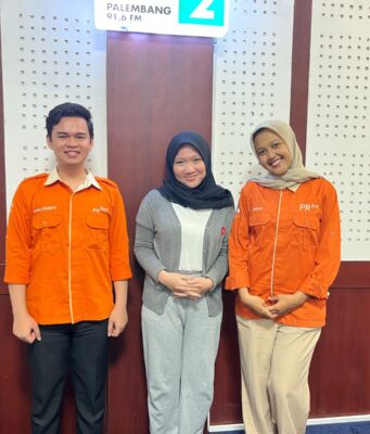 Mahasiswa Ilmu Komunikasi UIN Raden Fatah Palembang Promosikan Event “Gema Suara Nusantara” Melalui Siaran RRI Pro 2