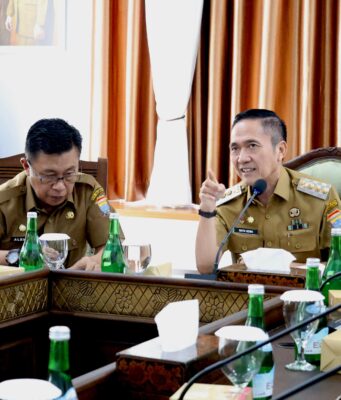 Percantik Kambang Iwak, Bangun Jembatan Bentuk Perahu Bidar