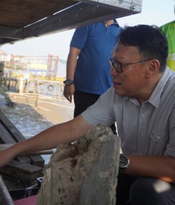 Pemkot Palembang Cat Warna Baru Tepian Sungai Musi Sambut HUT ke-1.343