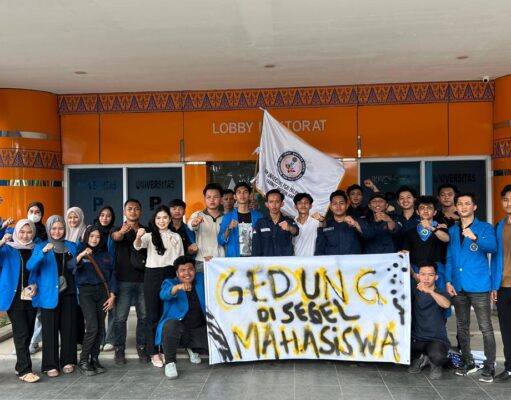 Mahasiswa PGRI Segel Rektorat, Desak Rektor Mundur Jika Tuntutan Tak Dipenuhi