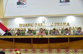 Launching CFD, Ribuan Warga diajak Gowes dibawah Ampera Gubernur turun langsung