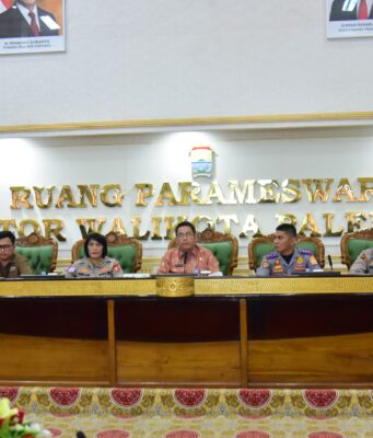 Launching CFD, Ribuan Warga diajak Gowes dibawah Ampera Gubernur turun langsung
