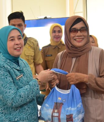 Ketua TP PKK Palembang Salurkan PMT bagi Ibu Hamil Risiko Stunting di Sako, Perkuat Intervensi Gizi 1.000 HPK