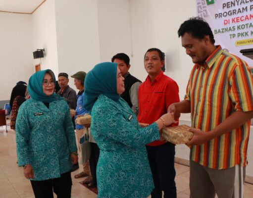 Pemkot dan BAZNAS Salurkan 200 Paket Gizi Protein Hewani di Sukarami