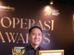 Wali Kota Palembang Ratu Dewa Raih Penghargaan Bakti Koperasi Nayaka Mahambara di Koperasi Awards 2026