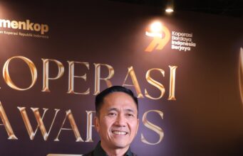Wali Kota Palembang Ratu Dewa Raih Penghargaan Bakti Koperasi Nayaka Mahambara di Koperasi Awards 2026