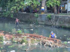 Gotong Royong Jumat Bersih, Pemkot Palembang Sisir Aliran Sungai Lambidaro