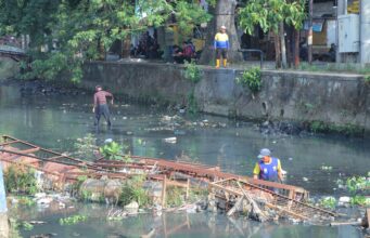 Gotong Royong Jumat Bersih, Pemkot Palembang Sisir Aliran Sungai Lambidaro