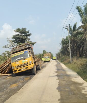 Proyek Mangkrak di PALI Makan Korban, Mirisnya Angkutan Penyandang Dana Yang Terguling