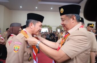 Wali Kota Palembang Ratu Dewa Terima Lencana Melati dari Gerakan Pramuka