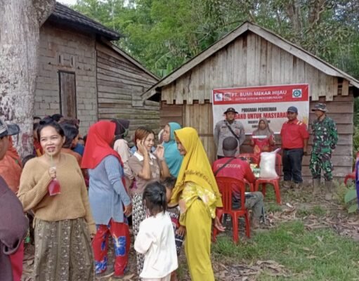 BMH Salurkan Sembako ke Ratusan KK Desa Riding Pangkalan Lampam