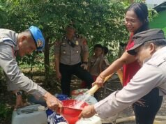 Wujud Pelayanan Presisi, Polda Sumsel Droping 7.000 Liter Air Bersih di Muba