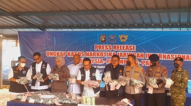BNNP Sumsel sikat 47 Kilo Sabu jaringan Malaysia – Palembang -PALI, 2 kurir dibekuk dengan upah Rp 135 juta per kali kirim