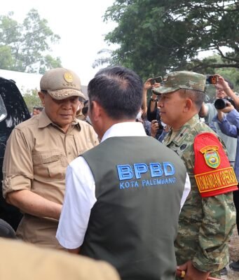 Darurat asap Palembang Ispu Tembus 302 Status Berbahaya, Menko Polkam Turun Gunung ke Posko Karhutla