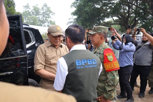 Darurat asap Palembang Ispu Tembus 302 Status Berbahaya, Menko Polkam Turun Gunung ke Posko Karhutla