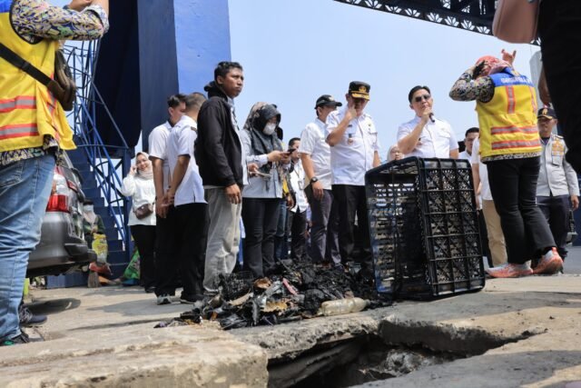 Antisipasi Banjir, Pejabat Pemkot Palembang Tinjau Saluran Air di Jalan Protokol