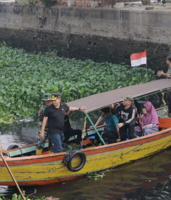 Kodim 0418 dan Pemkot Palembang Bersihkan Sungai Sekanak di Program Indonesia Asri 2026
