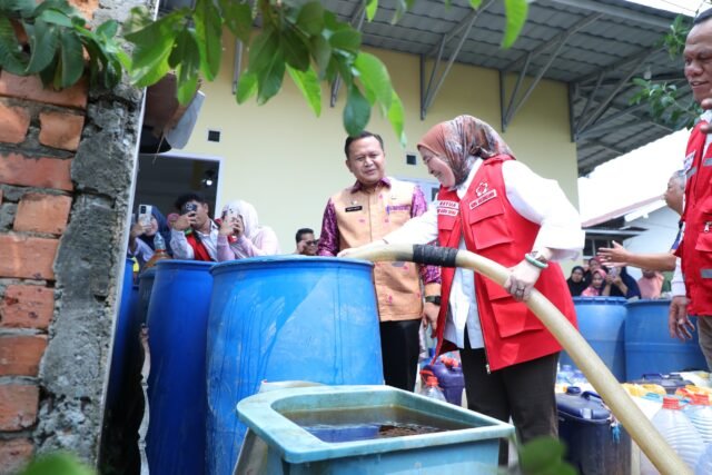 Kemarau Panjang, Sumur Warga Kering Dua Bulan, Pemkot Palembang dan PMI Salurkan Air Bersih di Sukamulya